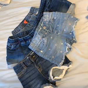 Set of FIVE girls size 18 months shorts